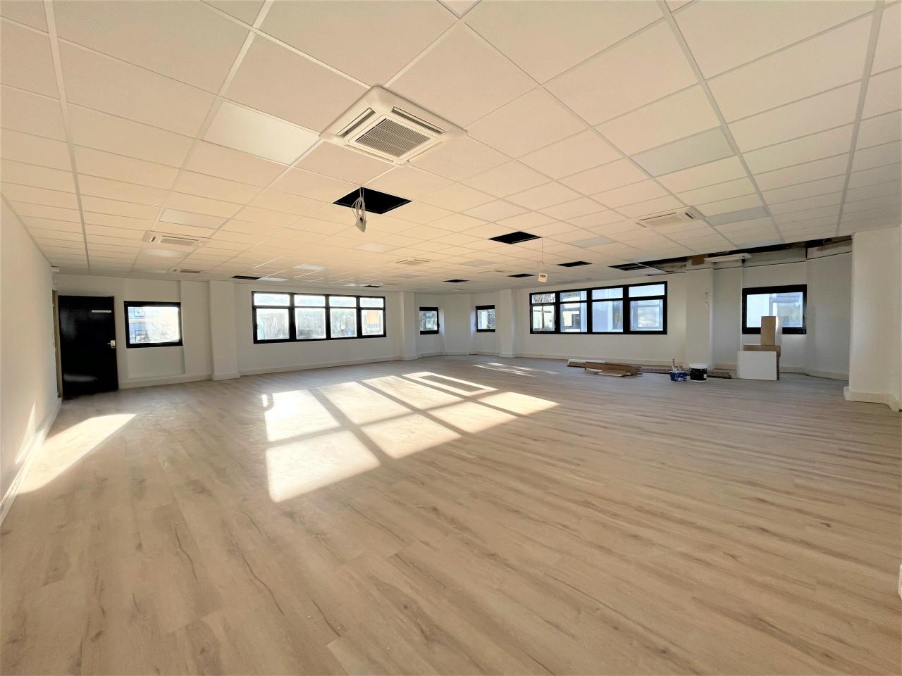 Bureau Aix-en-Provence 504m² Location bureau Aix-en-Provence Bouches-du-Rhône OLBUR2115080 4
